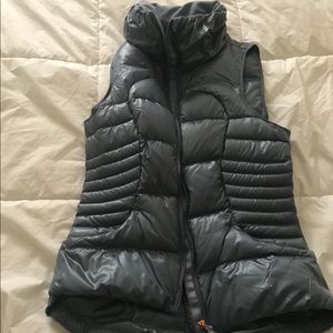 Cornflower Blue Lululemon puffer vest size 4 EUC